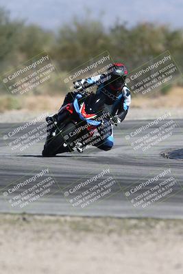 media/Oct-13-2025-Moto Forza (Mon) [[a66d839500]]/3-B Group/Session 3 Turn 2/